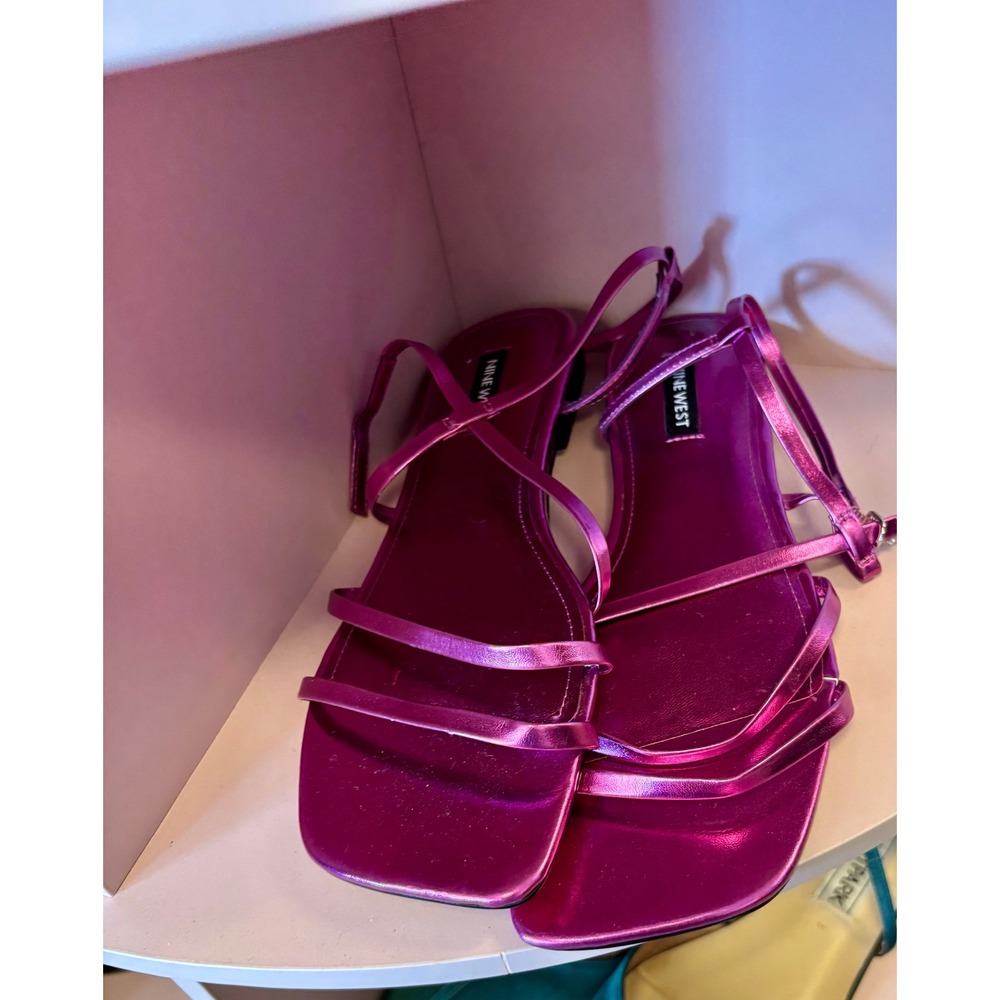 Nine West Rinna Metallic Magenta Strappy Square Toe Flat Sandals Size 9M